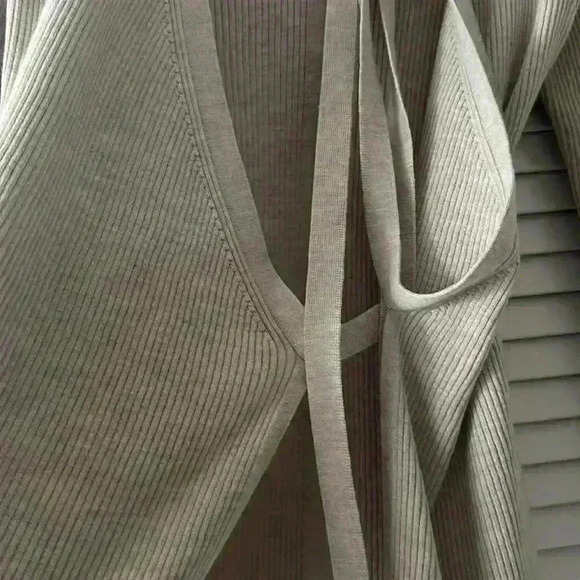 COS Belt Cardigan 💯 Wool NWT Size L - Picture 4 of 12